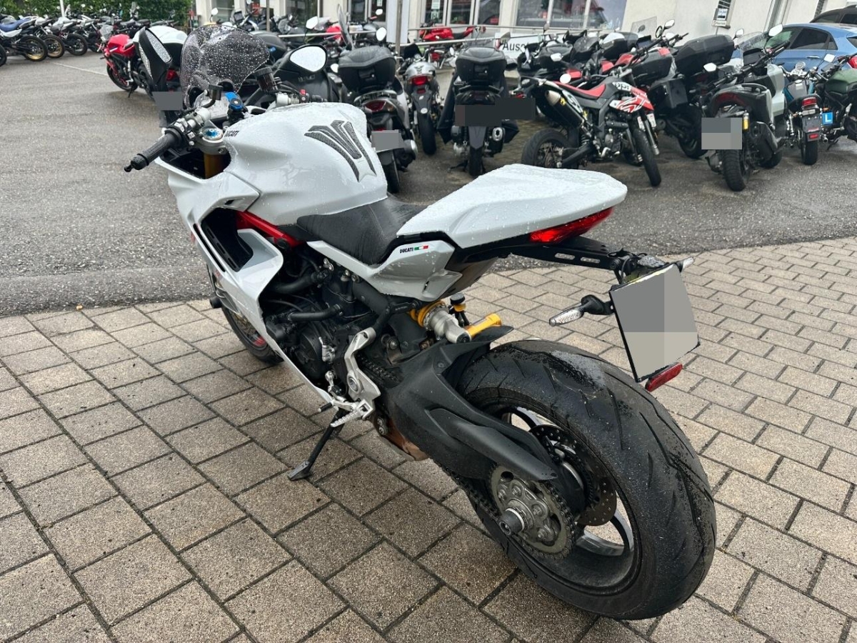 T9
