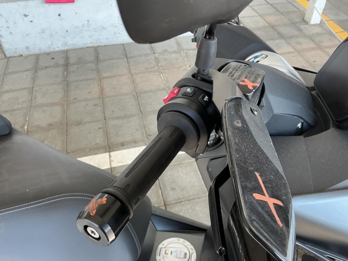 T9