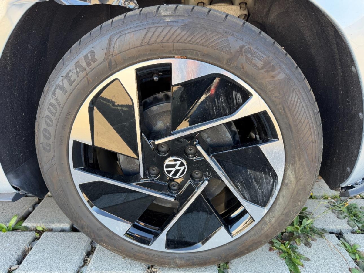 T12