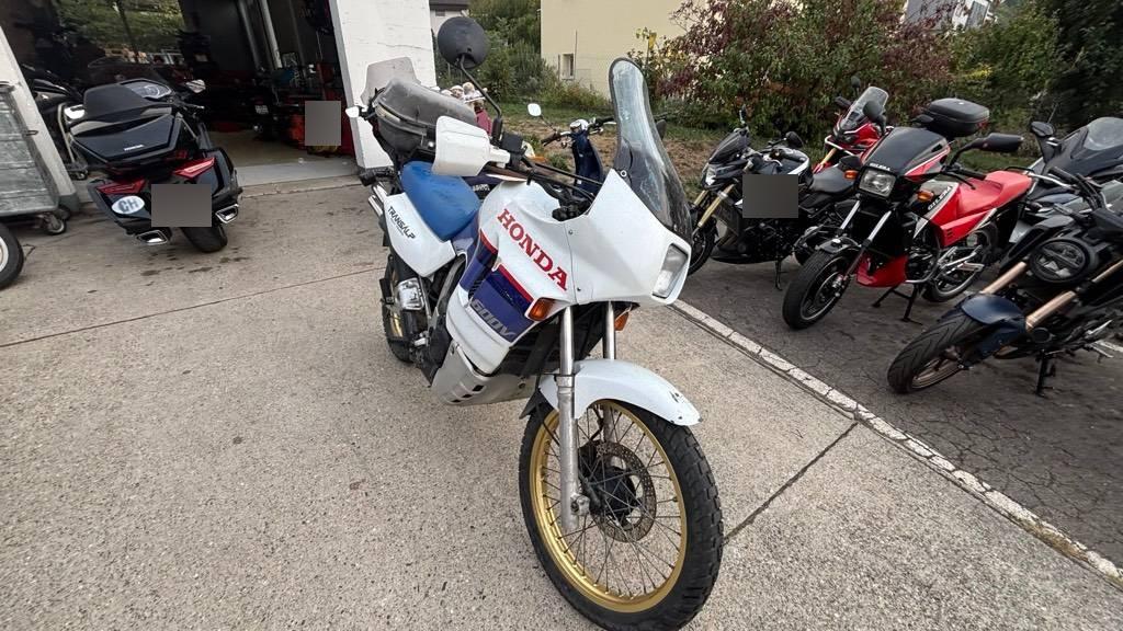 T8