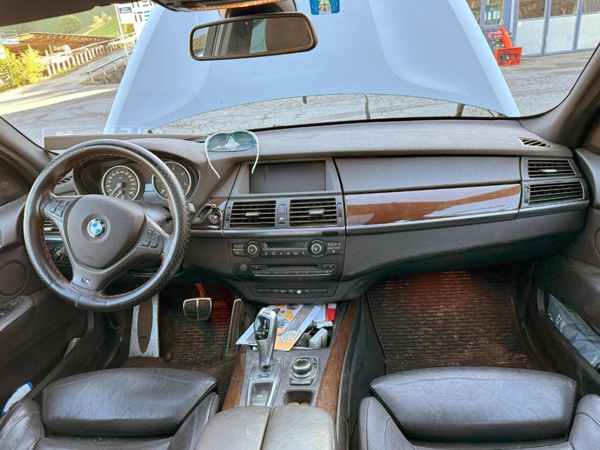 T10
