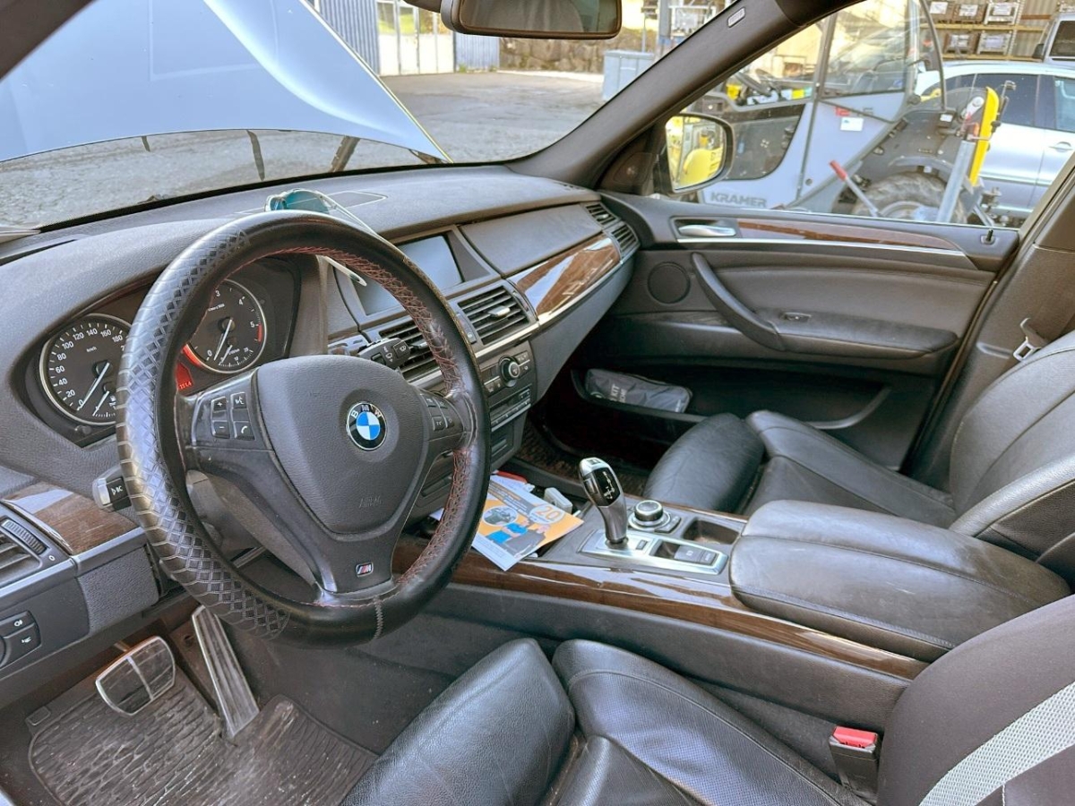 T9